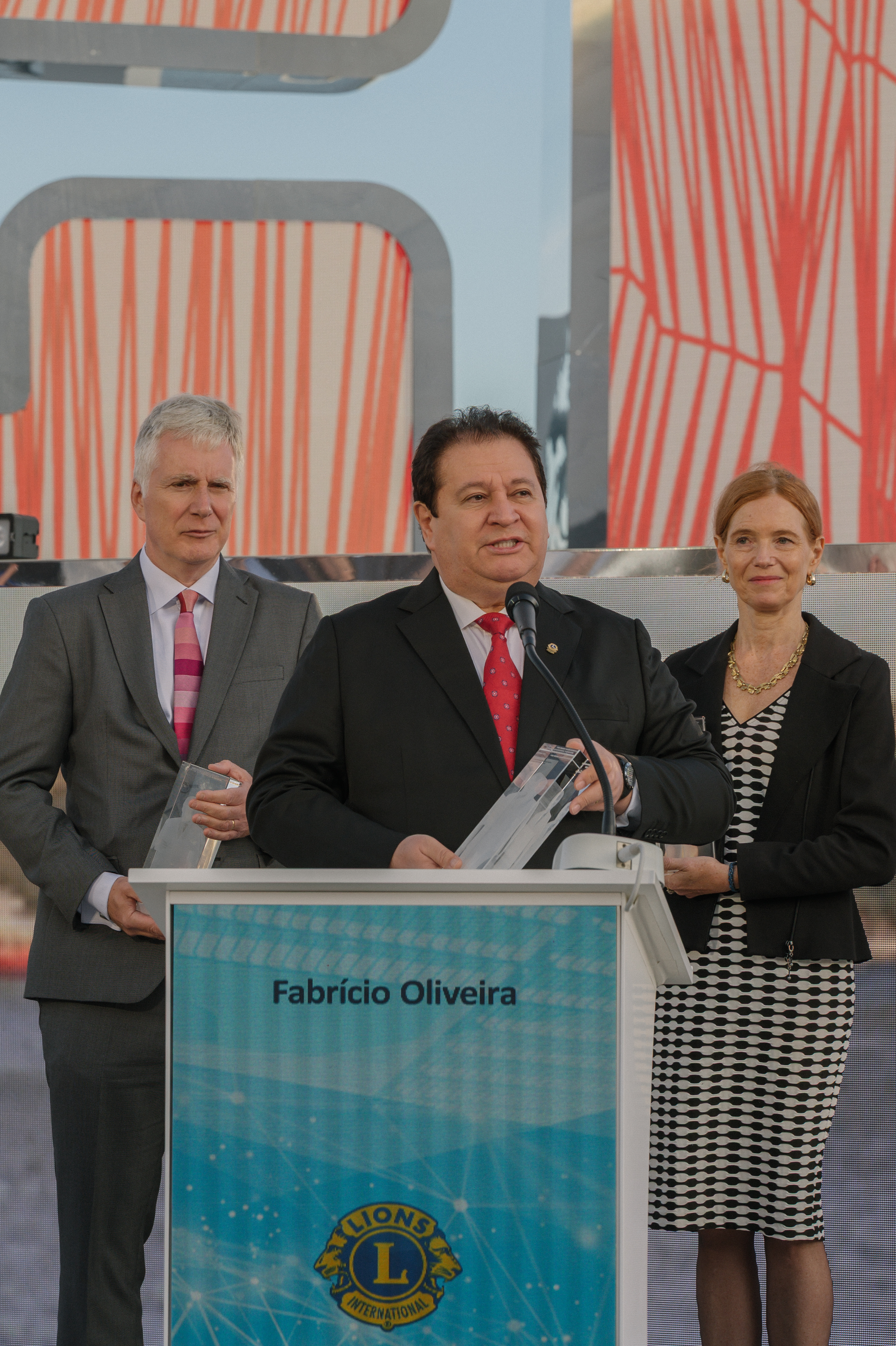 Il presidente della LCIF Fabrício Oliveira ha ritirato il premio a Lisbona, in Portogallo