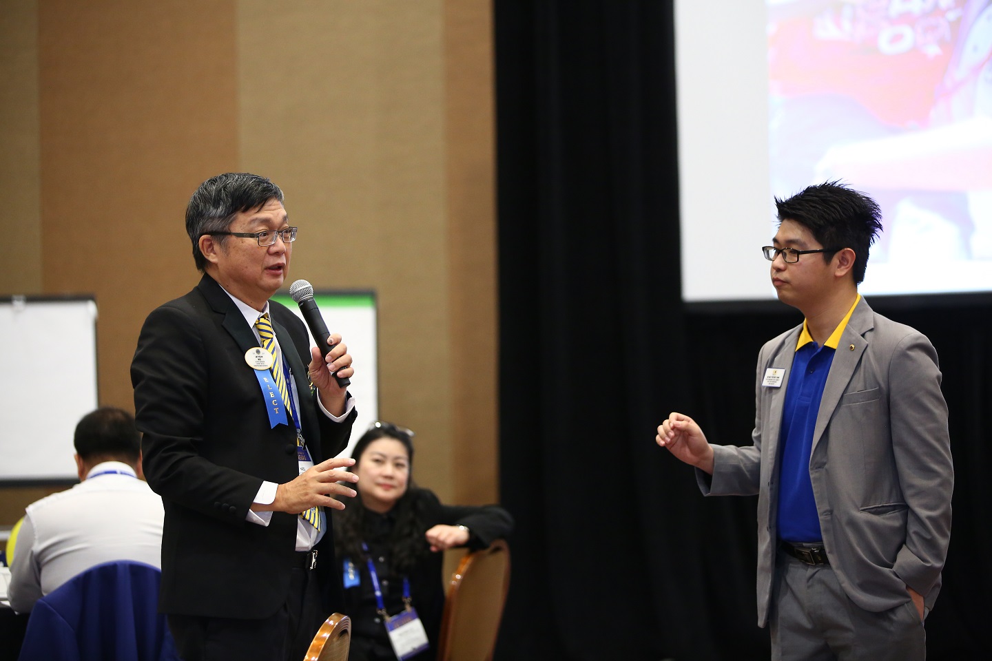 Leos and Lions share ideas in Las Vegas