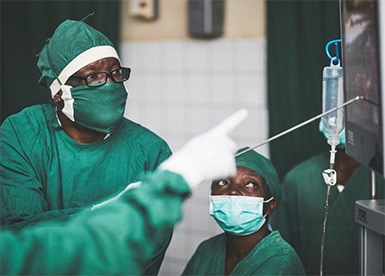 Dr. Denis Mukwege carrying out a surgery at Panzi Hospital, Democratic Republic of the Congo (DRC). Photo: Mwangaza & Ukweli