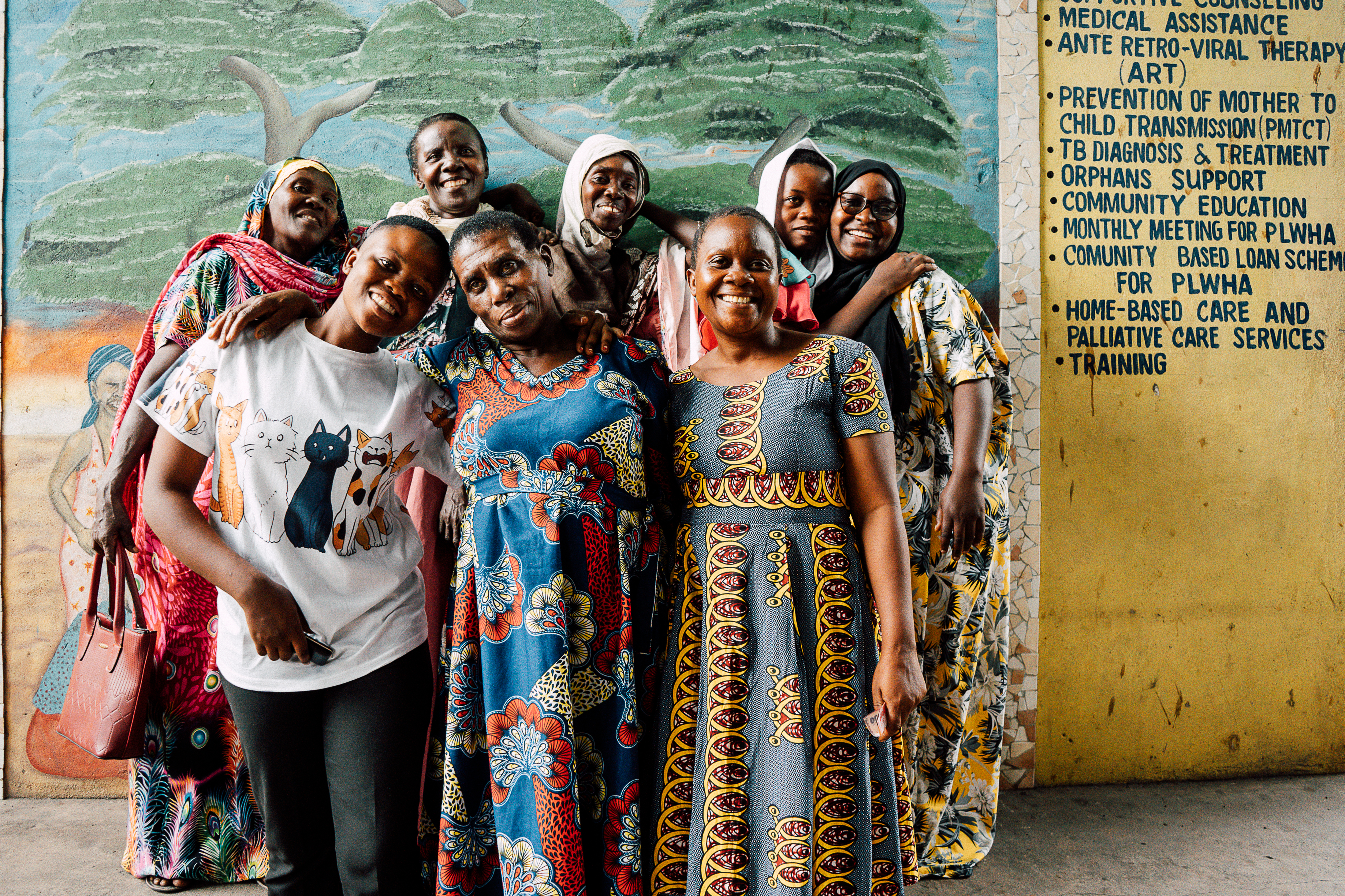 Un groupe de participantes à la campagne Grandmothers to Grandmothers (de grand-mère à grand-mère) se réunit.