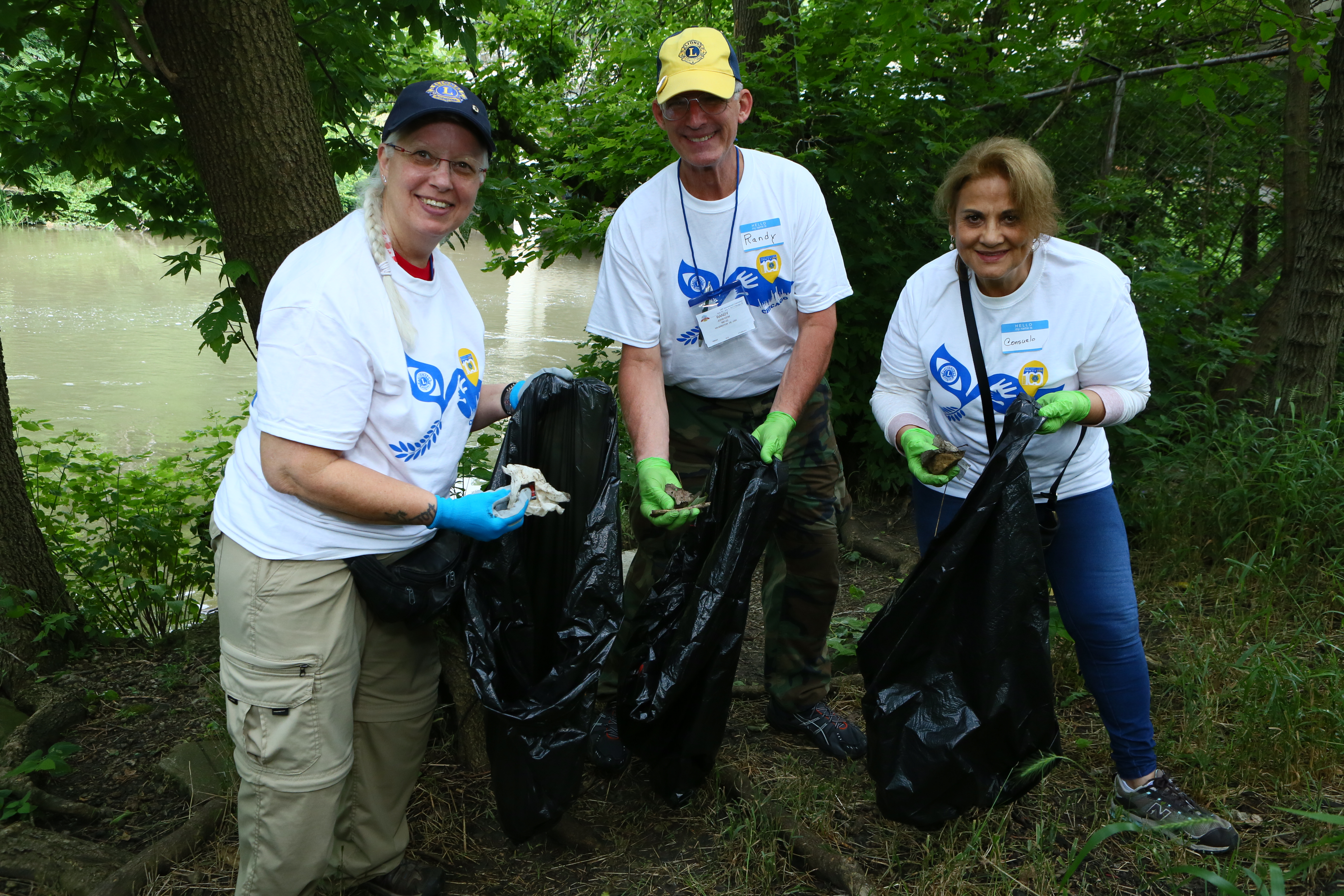 Lions clean up the Chicago River during the 100th Lions International Convention.